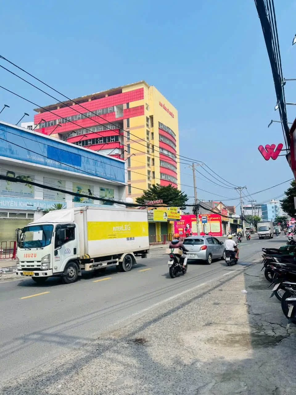 Bán nhà 3 tầng 95m2 mặt tiền Đỗ Xuân Hợp Quận 9, 13.4 tỷ - Ảnh 1