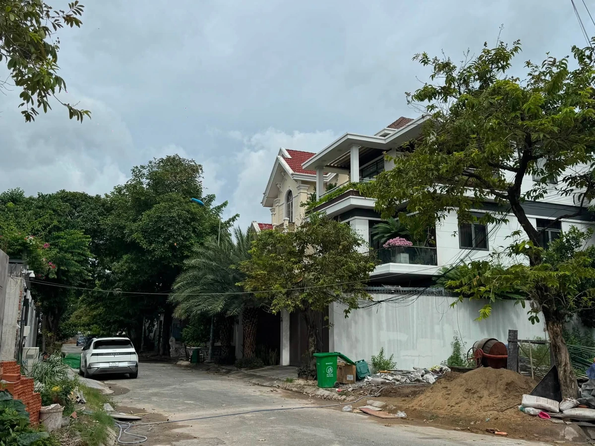 Bán biệt thự 300m2 6PN khu Vạn Phúc, Hiệp Bình Phước, Thủ Đức giá 33,9 tỷ - Ảnh thu nhỏ 2