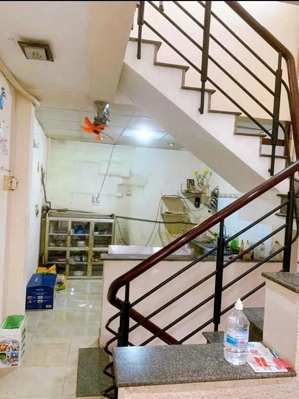 Bán nhà mặt tiền Đoàn Văn Bơ, Q.4, 35m², 5,5 tỷ - Ảnh thu nhỏ 4