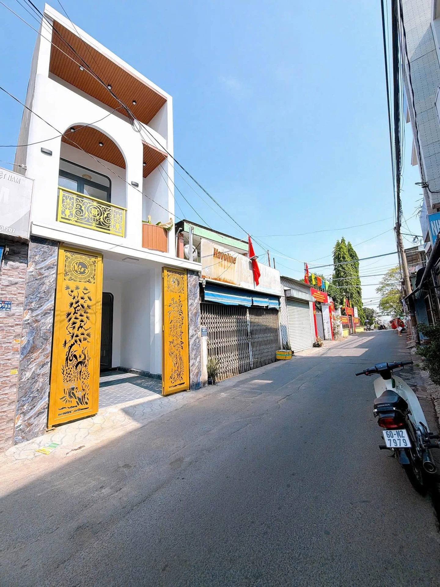 Bán nhà hiện đại mặt tiền buôn bán 160m2 gần ĐH Nguyễn Khuyễn 4 tỷ - Ảnh 1