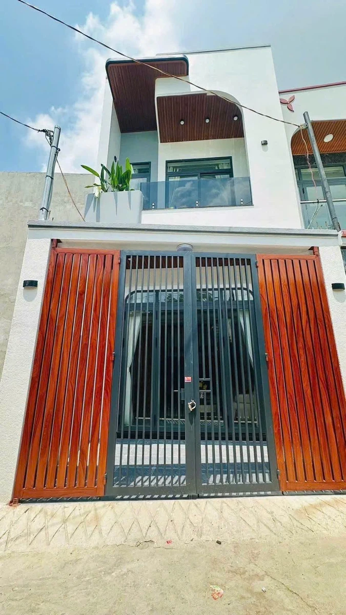 Bán nhà 1 trệt 1 lầu 4,2x15m, 3PN 2WC, hẻm ô tô KP3 Trảng Dài - Ảnh 1