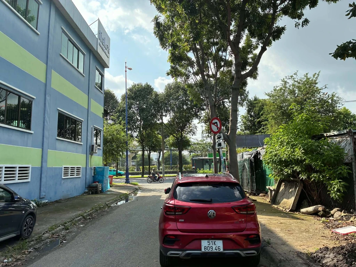 Bán lô đất 7,6x23m (174,8m2) mặt Xa lộ Hà Nội gần ngã tư Bình Thái, Thủ Đức, giá 16 tỷ - Ảnh 1