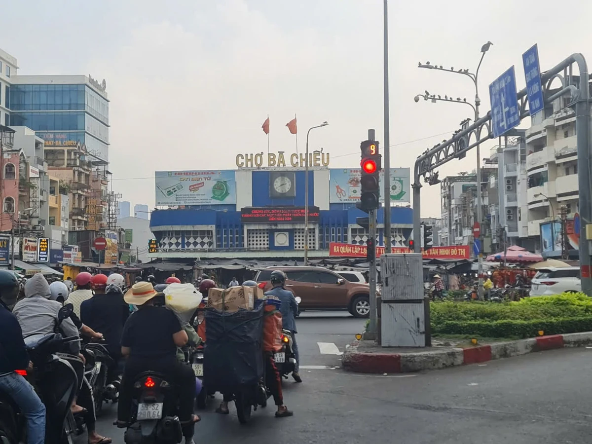 Bán nhà góc Lê Quang Định 50.4m2, có sân và gara - Ảnh thu nhỏ 2