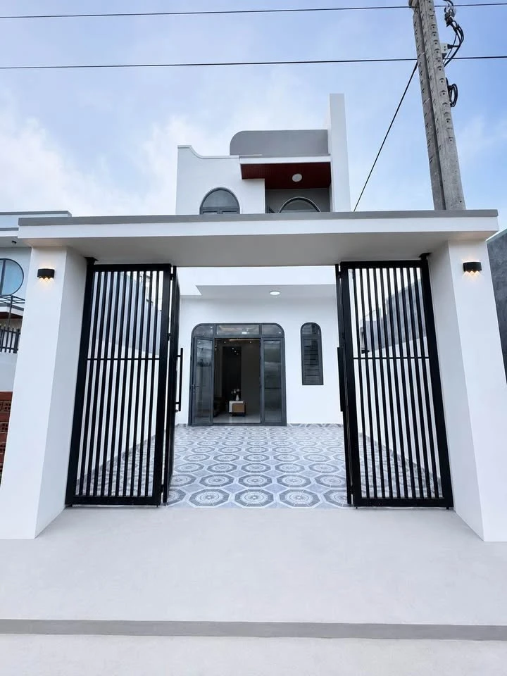 Nhà 2 lầu mới xây bán 1 tỷ 650 triệu, 100m2 - Ảnh thu nhỏ 2