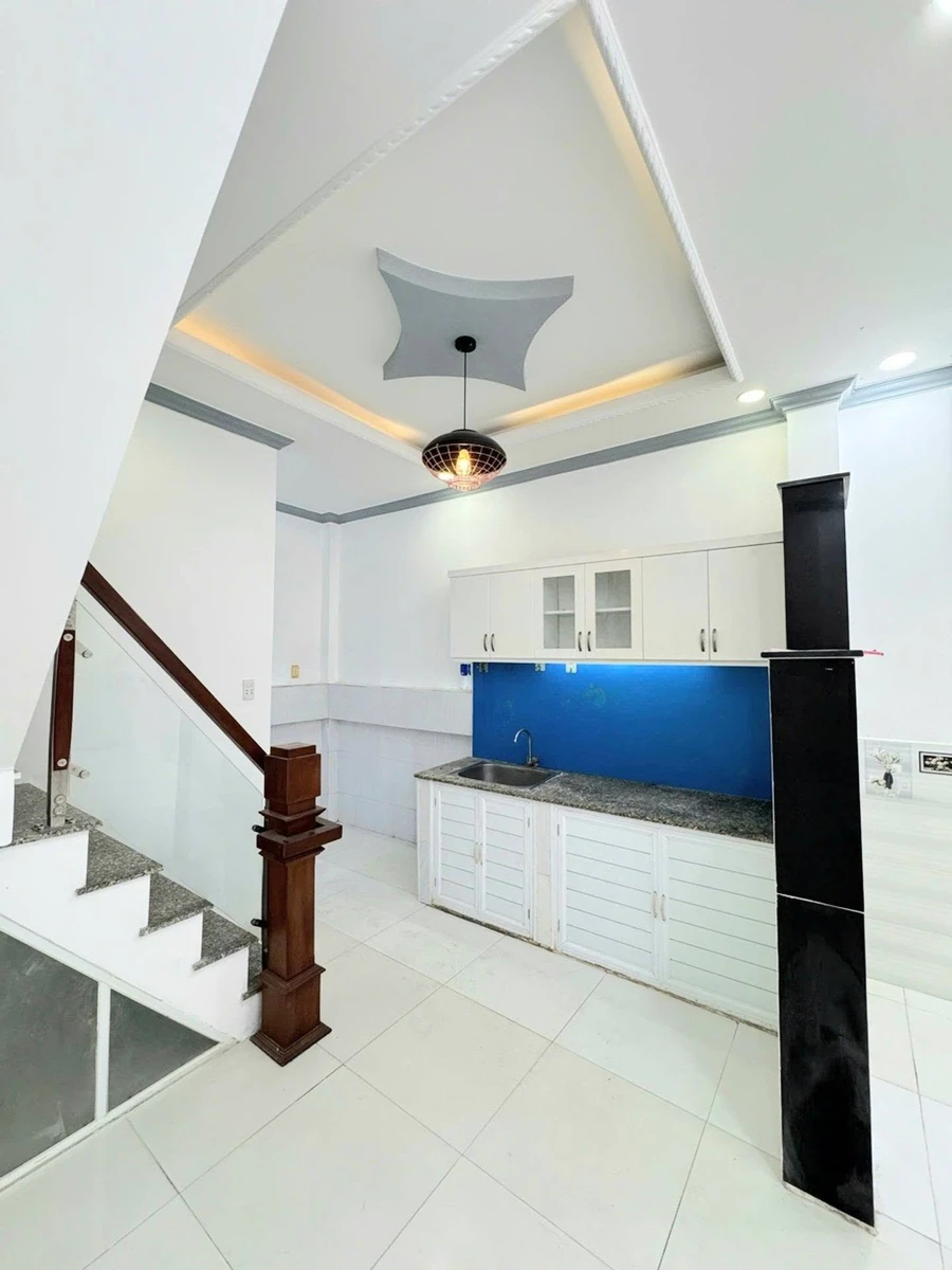 Bán nhà 4x10m 2 tầng 2PN hẻm xe hơi nở hậu đường Kinh Dương Vương, Bình Tân - Ảnh thu nhỏ 3