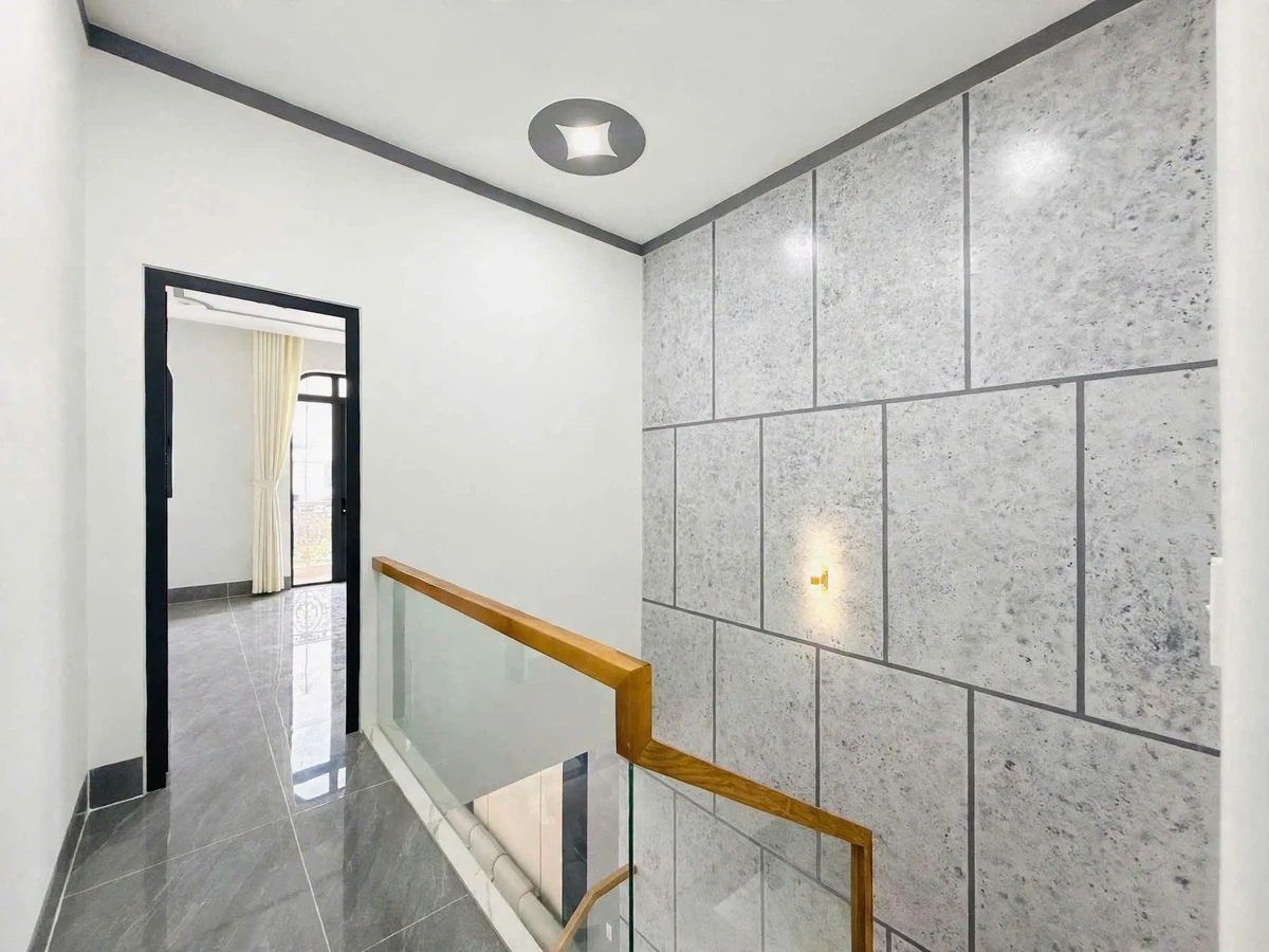 Bán nhà lầu 4PN sổ riêng 160m² Tân Phú 3 tỷ 430 triệu - Ảnh thu nhỏ 2