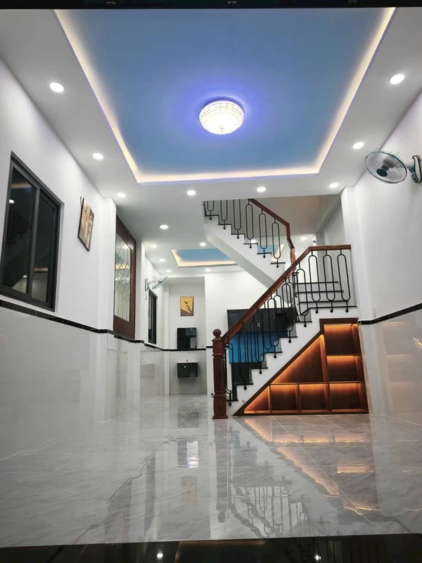 Bán nhà 1 lầu 4x13m, 2PN, sổ hồng riêng gần chợ Hóc Môn, giá 3,26 tỷ