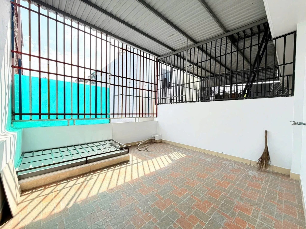 Bán nhà 4 phòng ngủ 52m² mặt tiền kênh Quận 12 - Ảnh thu nhỏ 5