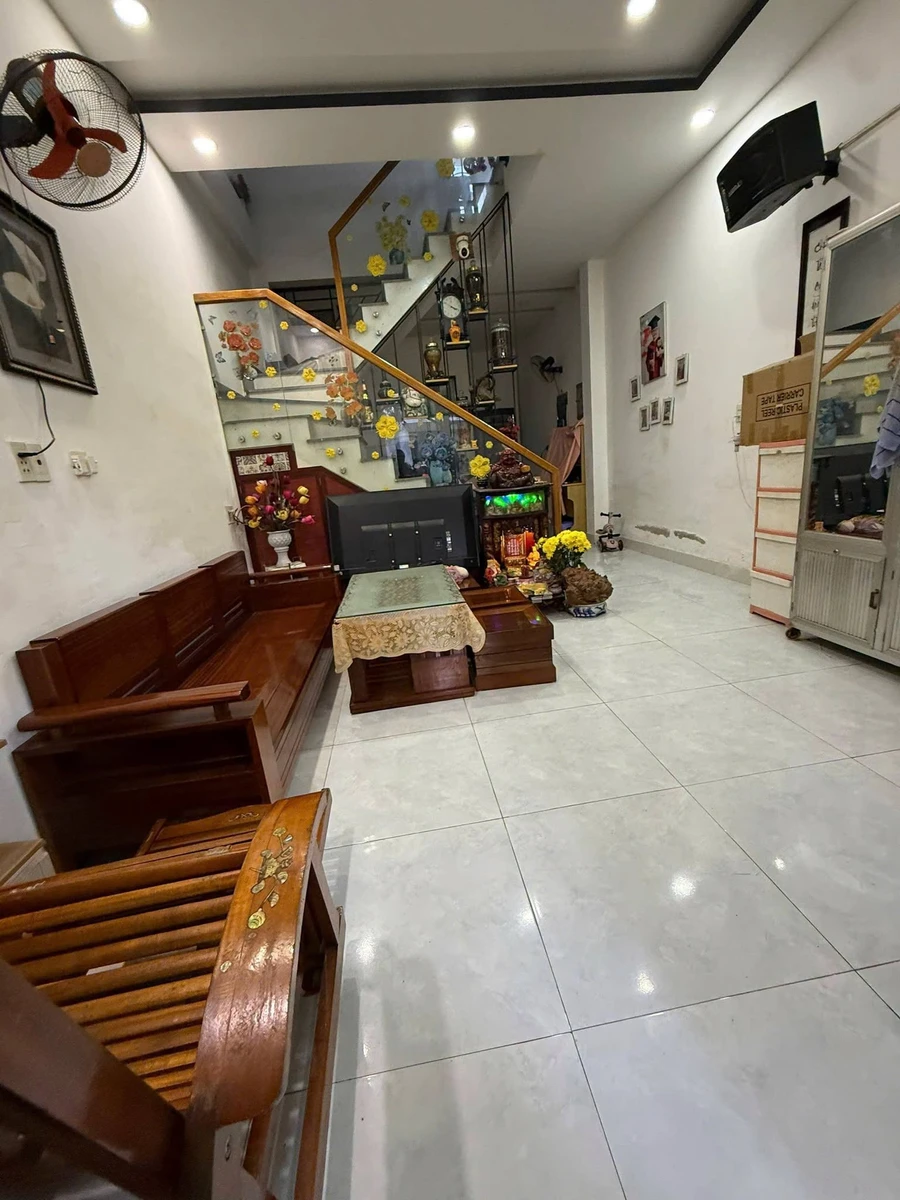 Bán nhà 2 tầng 62m² 3 phòng ngủ Tôn Đản, Quận 9 - Ảnh 1