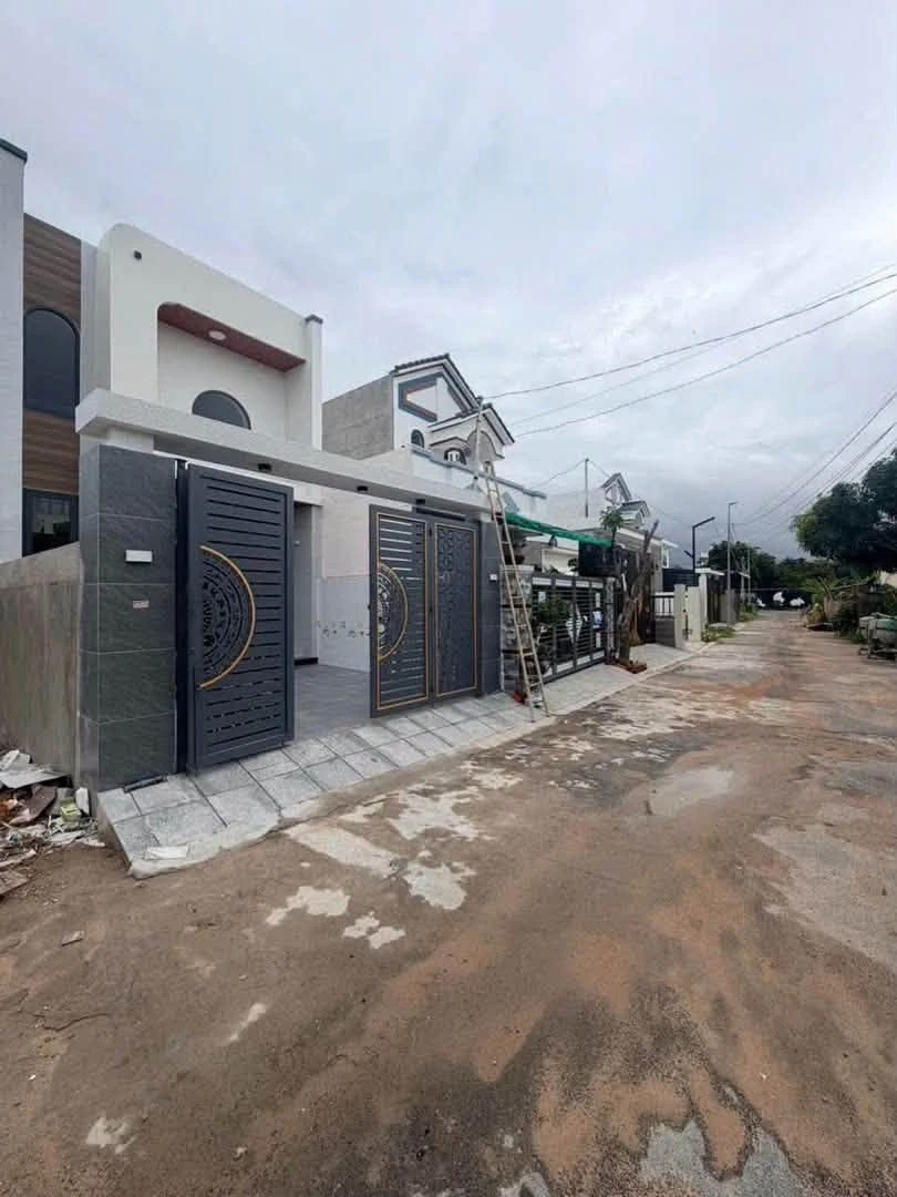 Bán nhà lầu Long Điền 80m2 3 phòng ngủ 2 tỷ 490 - Ảnh 1
