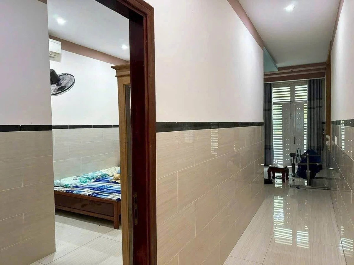 Bán nhà 1 trệt 2 lầu mặt tiền 90m2 Bà Rịa - Ảnh thu nhỏ 4