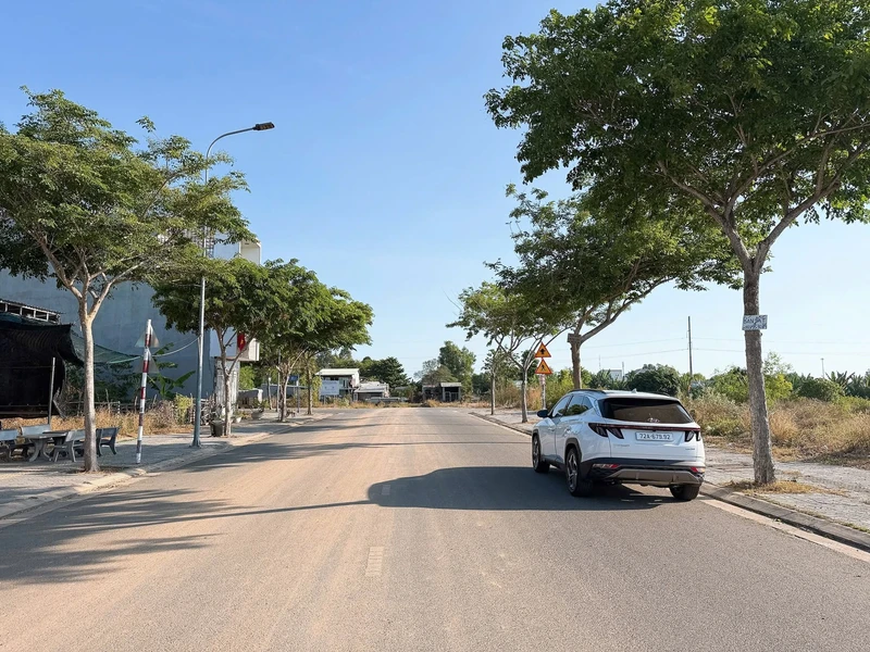 Bán lô đất 100m2 mặt tiền Nguyễn Thái Học, Bà Rịa