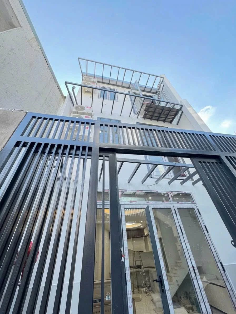 Bán nhà hẻm thông 4 phòng ngủ 83m² Huỳnh Tấn Phát Quận 7 - Ảnh 1