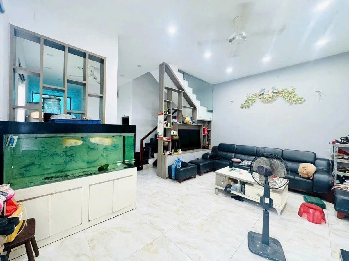 Bán nhà 1 trệt 2 lầu 140m2 Tân Phong, 4.7 tỷ - Ảnh thu nhỏ 3