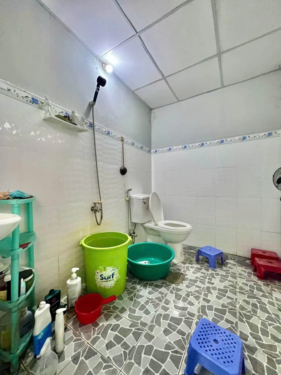 Bán nhà cấp 4 gần hồ bơi Quốc Hùng, 130m² mặt tiền 6,4m - Ảnh 1