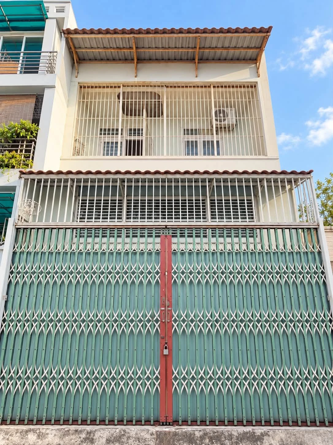 Bán nhà 2 tầng 54m2 ngang 5m, 2 phòng ngủ gần Hoàng Hoa Thám, Bình Thạnh giá 6,2 tỷ - Ảnh 1