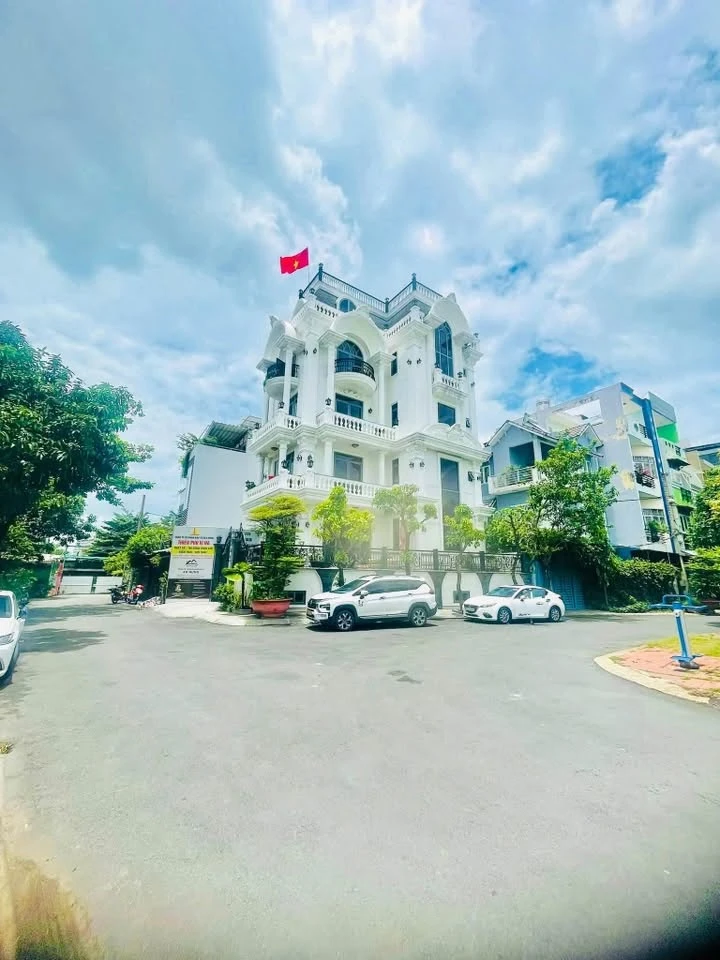 Bán biệt thự view sông Quận 7, 379m², 30 tỷ - Ảnh thu nhỏ 4