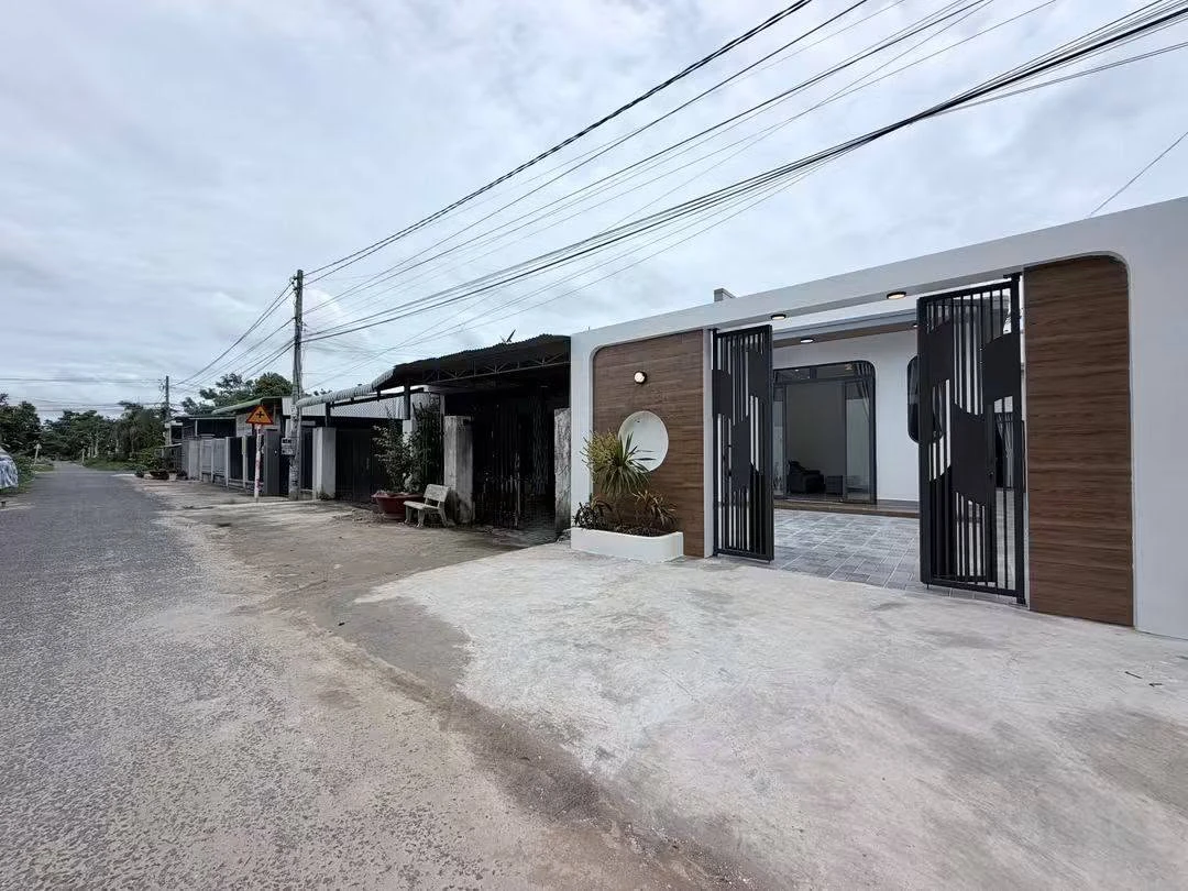 Bán nhà hẻm 43 Phạm Hùng, Tây Ninh, 300m², 3PN 2WC, 1,79 tỷ - Ảnh 1