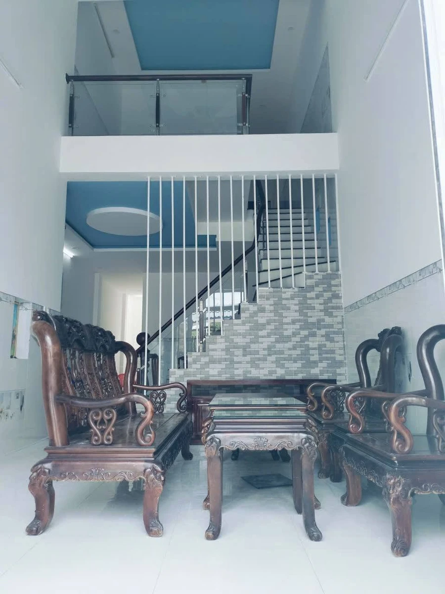 Bán nhà mặt tiền đường nhựa 100m2, 1 trệt 1 lầu 3PN gần Trường Lê Quý Đôn Phan Thiết - Ảnh 1