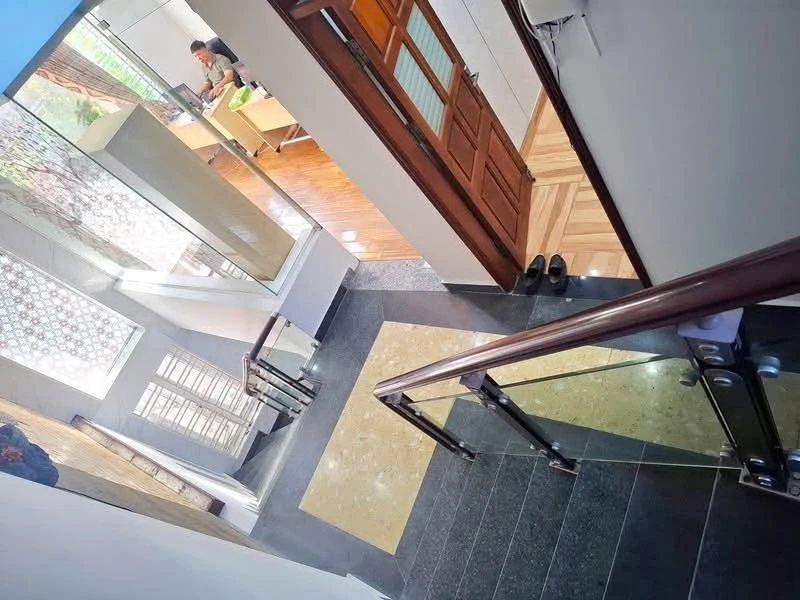 Bán nhà mặt tiền Hoàng Minh Thảo 55m² 4 tầng 8,5 tỷ - Ảnh 1