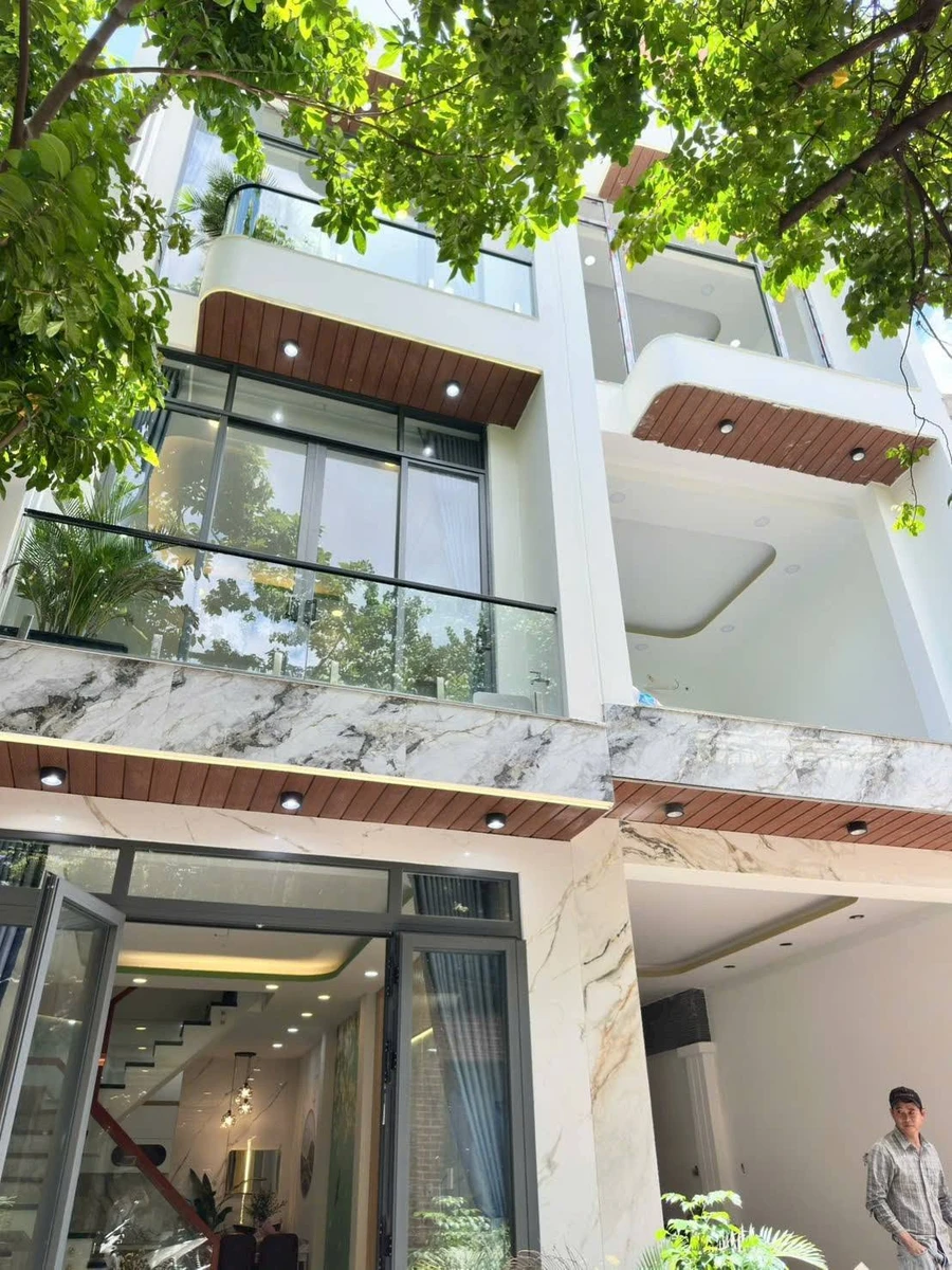 Bán nhà phố 3 tầng sân thượng 120m2 hẻm xe hơi đường Lũy Bán Bích, Tân Phú - Ảnh 1