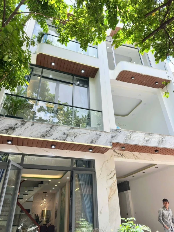 Bán nhà phố 3 tầng sân thượng 120m2 hẻm xe hơi đường Lũy Bán Bích, Tân Phú