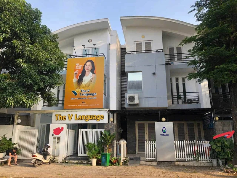 Cho thuê nhà mặt tiền Nguyễn Đình Thị 360m2, 4 phòng ngủ 30 triệu/tháng