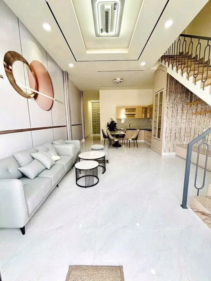 Bán nhà 1 trệt 2 lầu mặt tiền 90m² Bình Dương - Ảnh thu nhỏ 2