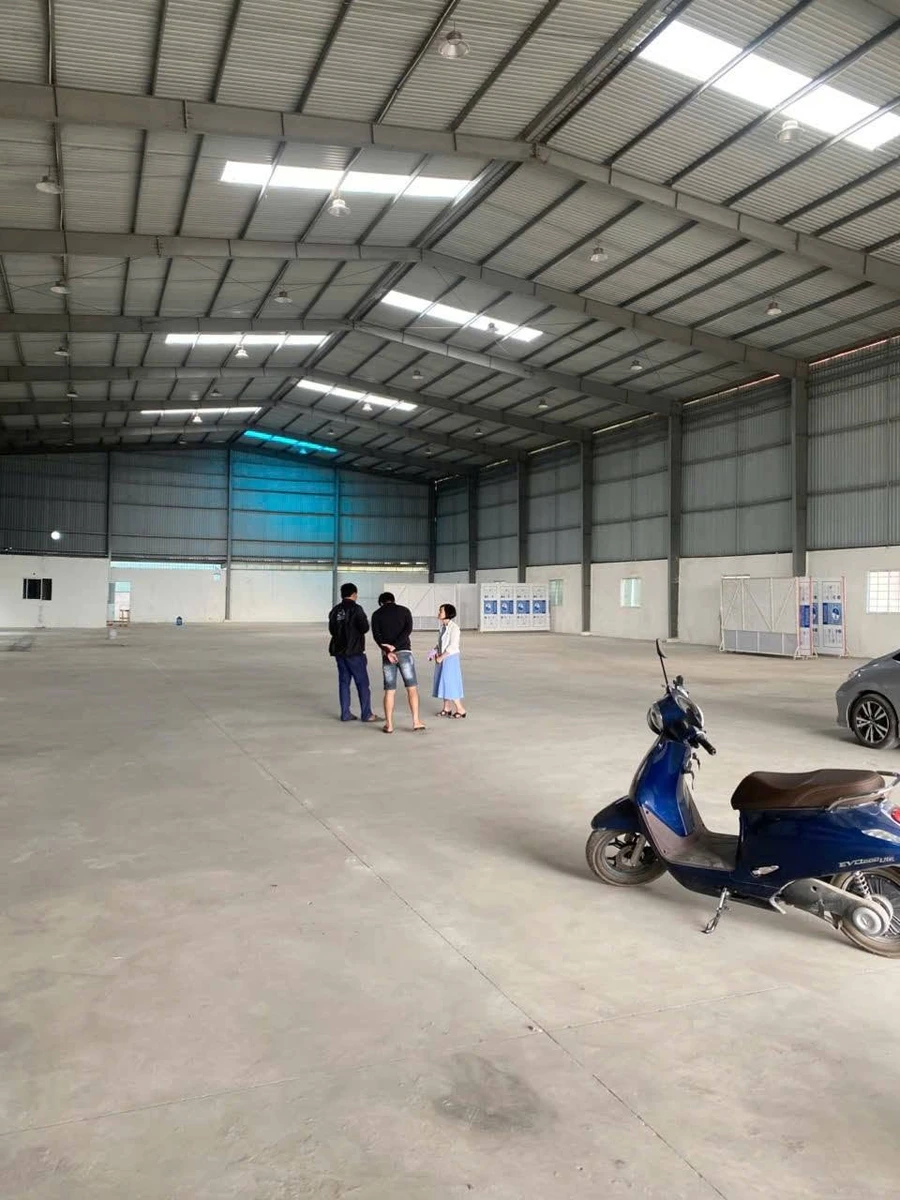 Cho thuê kho 1800m2 mặt tiền Tân Đức 80 triệu/tháng - Ảnh 1