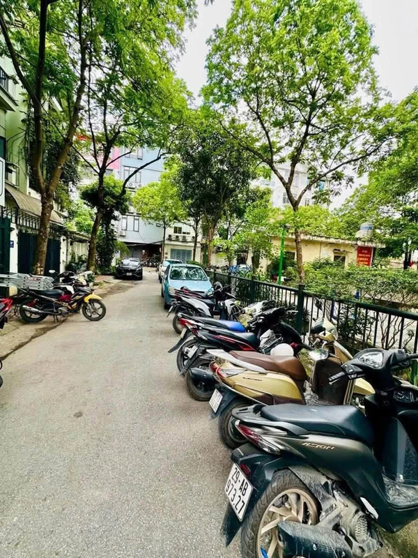 Bán nhà 8 tầng mặt tiền 10.6m, 111m² view công viên, Nguyễn Khánh Toàn