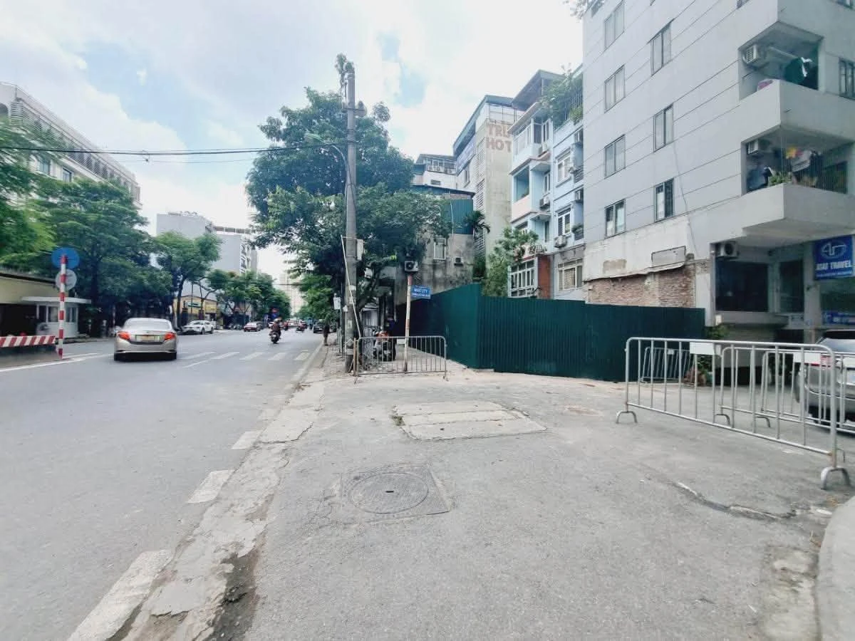 Bán tòa nhà shophouse 100m² 9 tầng Lạc Long Quân Cầu Giấy, 58 tỷ - Ảnh 1