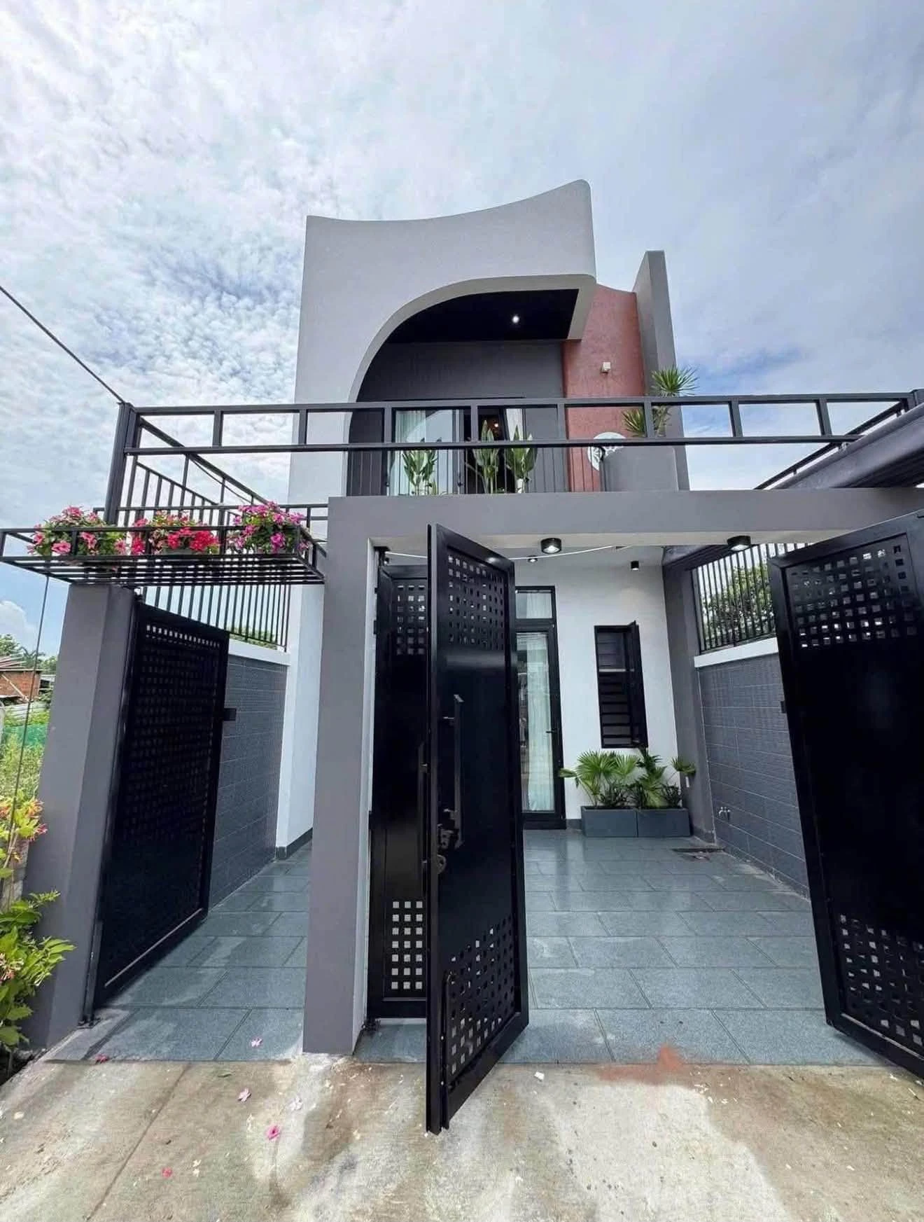 Bán nhà mới 3PN 105m² với nội thất, gần KDL Bửu Long Biên Hoà 700 triệu - Ảnh 1