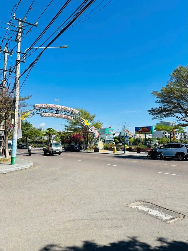 Bán nhà mặt tiền 78m2 gần Hồ Sinh Thái Đống Đa, 4 tỷ