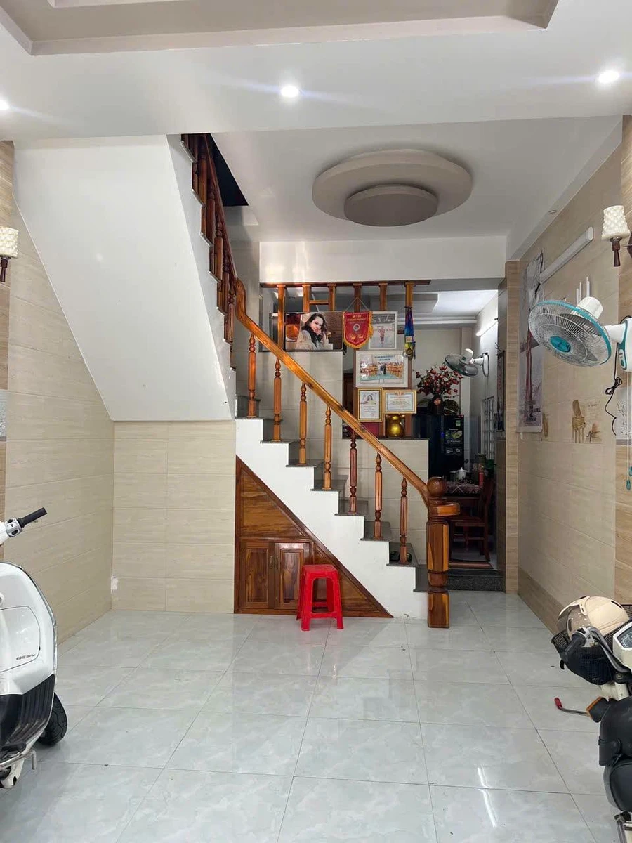 Bán nhà 3 tầng 46m² gần chợ Hoa Lư Quận 12 - Ảnh 1