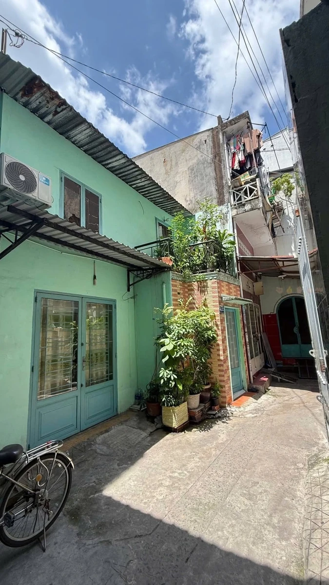 Bán nhà Quận 10 50m² 3 tỷ 100 mặt tiền CMT8 - Ảnh 1