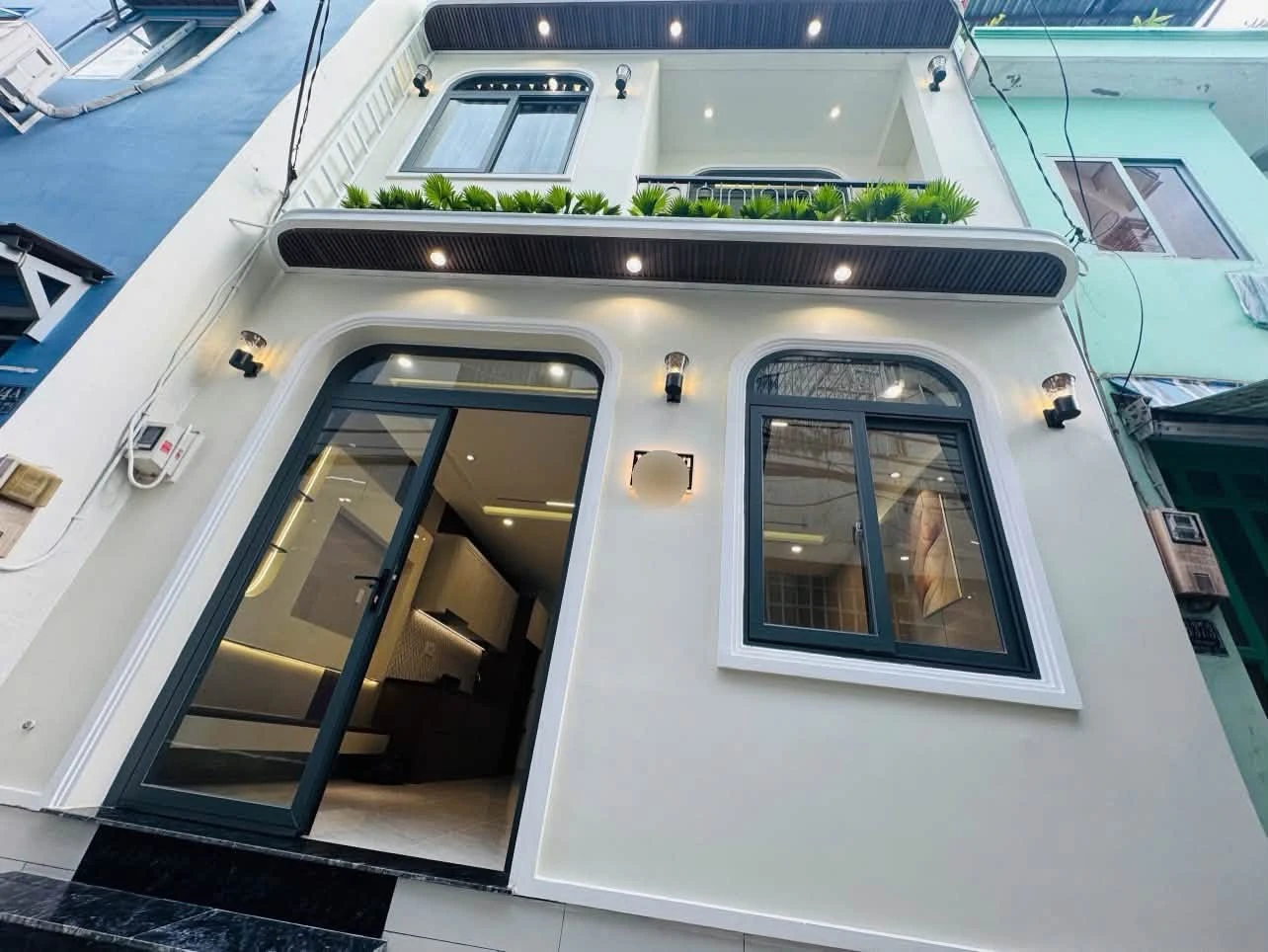 Bán nhà phố Quận 7, 2 PN, 32.5m², full nội thất, 4.58 tỷ - Ảnh 1