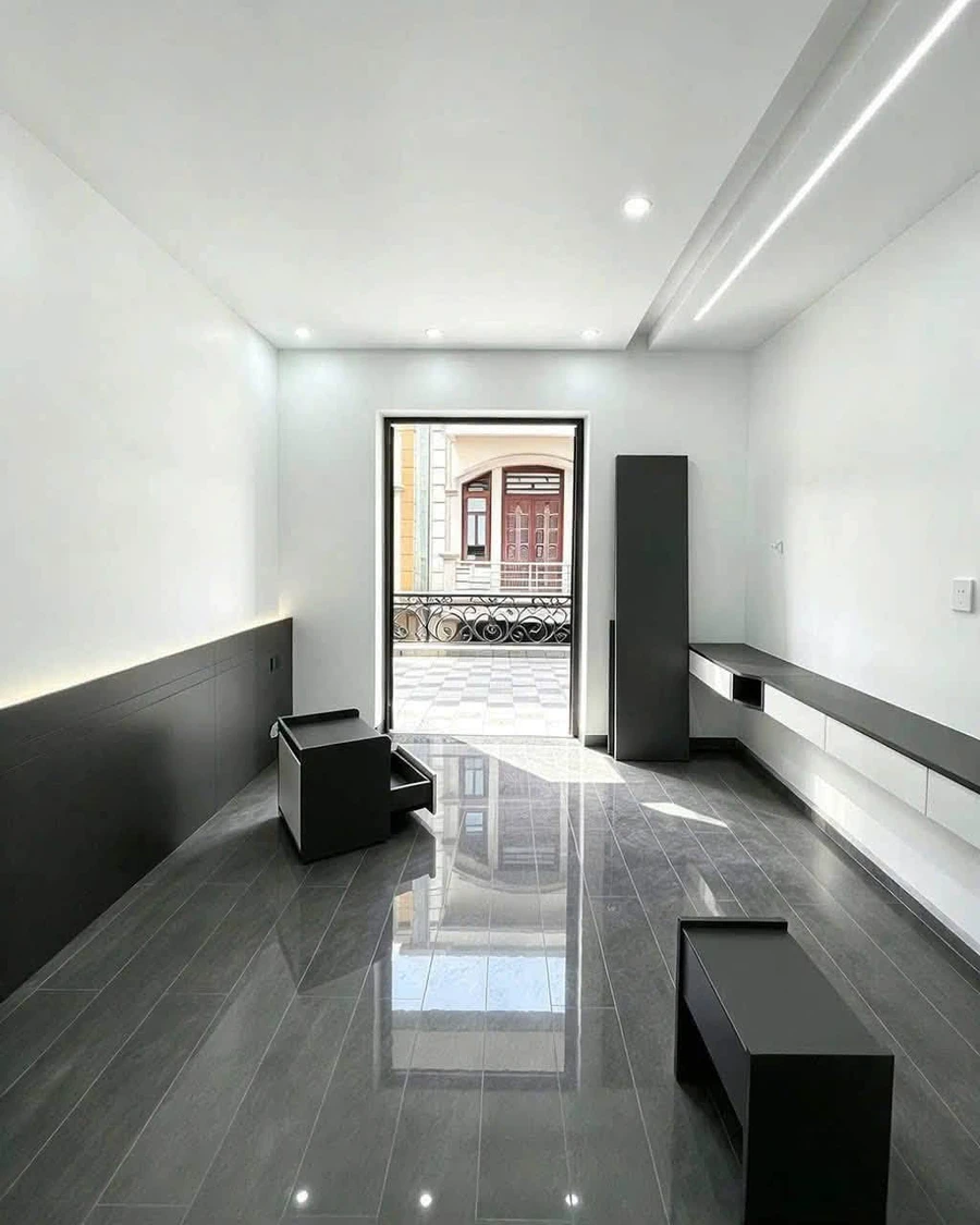 Bán nhà mới 4 tầng 60m² thang máy, sân cổng Hồ Sen - Ảnh thu nhỏ 2