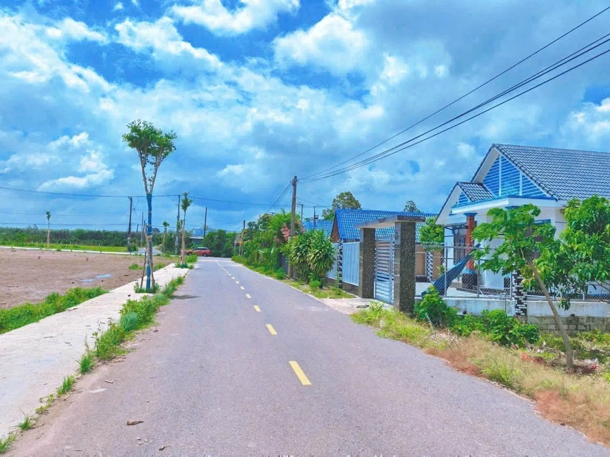 Bán đất 170m² mặt tiền Nguyễn Huệ, Đất Đỏ, giá 8xx triệu - Ảnh thu nhỏ 2
