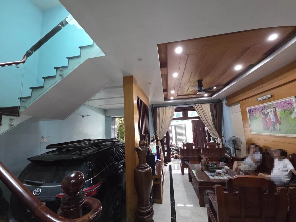 Bán nhà 3 tầng 166m2 đường Lê Văn Chí gần Ngã Tư Thủ Đức giá 13,5 tỷ - Ảnh thu nhỏ 2