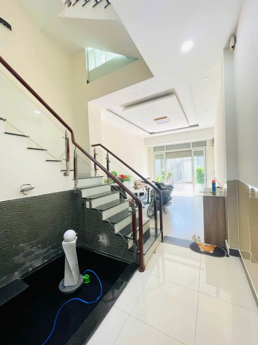 Bán nhà phố mặt tiền Linh Đông Thủ Đức 72m2 giá 8 tỷ 600 - Ảnh thu nhỏ 3
