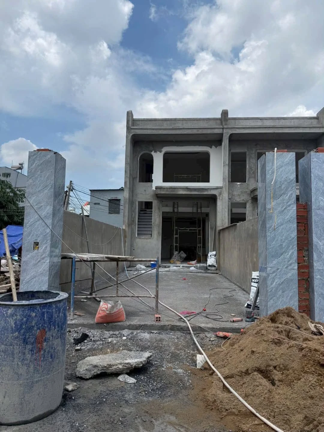 Bán nhà riêng 3 phòng ngủ, có gác lửng, 80m2, giá 1 tỷ 850 triệu - Ảnh 1