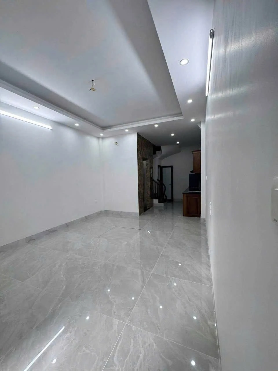 Cho thuê nhà 6 tầng 4PN có thang máy Xuân Đỉnh 45m² - Ảnh 1