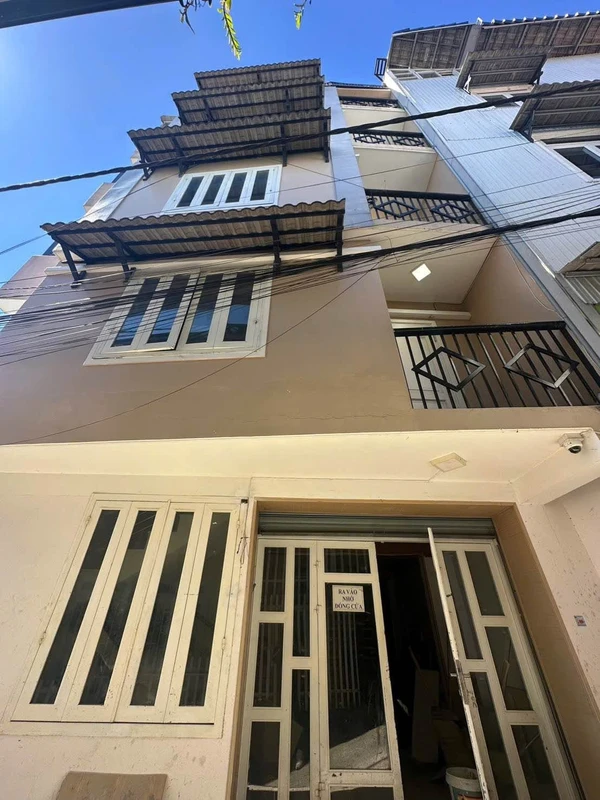 Bán nhà 5 tầng 175m2, 4 phòng ngủ, cuối Hai Bà Trưng, Quận 1