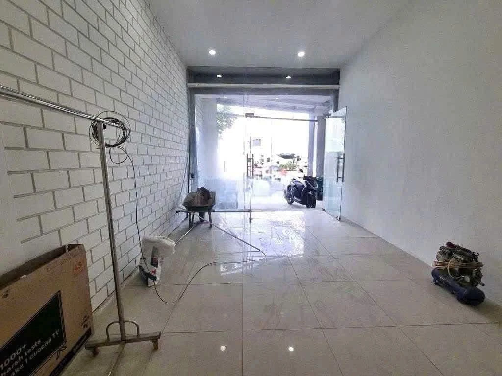 Cho thuê nhà mặt tiền Cộng Hòa, Tân Bình, 3,6x15m, 13 triệu - Ảnh thu nhỏ 2