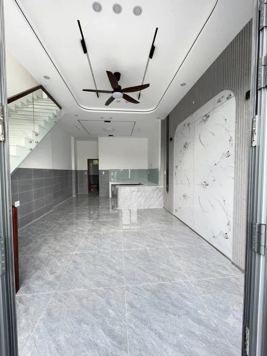 Bán nhà lầu sổ riêng 4.5x16m giá 1 tỷ 690 gần Cầu Bạch Đằng 2 - Ảnh thu nhỏ 2