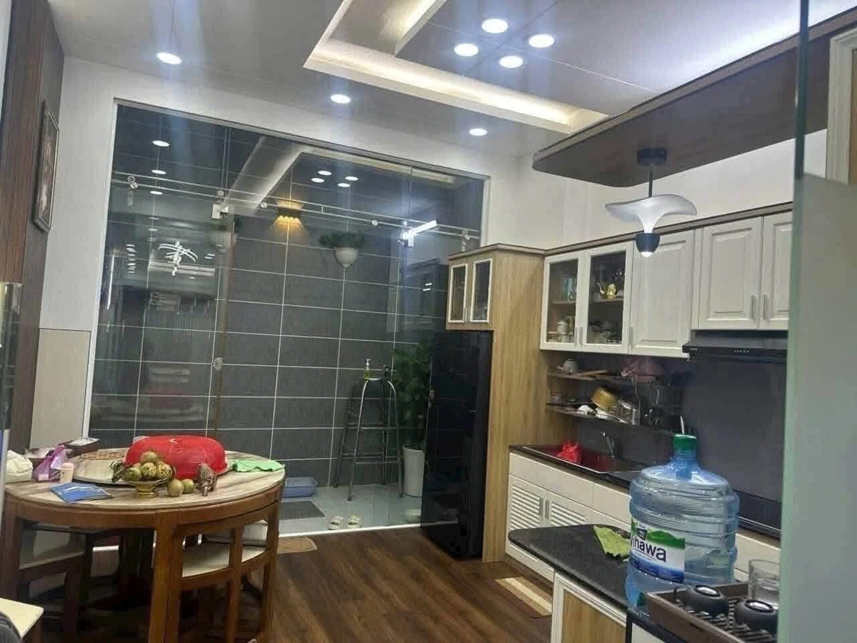 Bán nhà mặt tiền 4x18m 1 trệt 2 lầu sân thượng khu Bình Phú, giá hơn 12 tỷ - Ảnh thu nhỏ 3