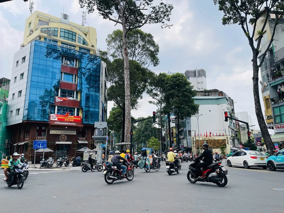 Bán nhà 3 tầng 3 PN mặt tiền Ngô Gia Tự Q10, 50m², 5,7 tỷ - Ảnh 1