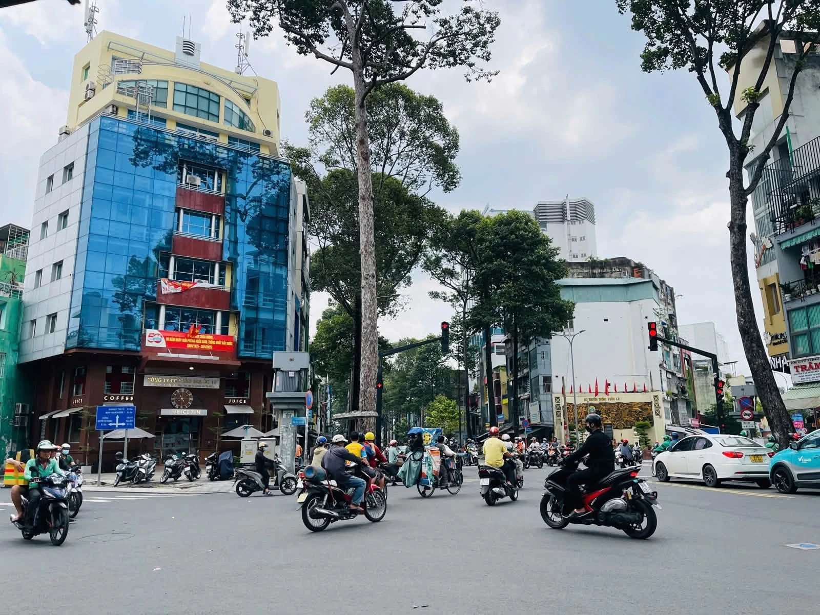 Bán nhà 3 tầng 3 PN mặt tiền Ngô Gia Tự Q10, 50m², 5,7 tỷ - Ảnh 1