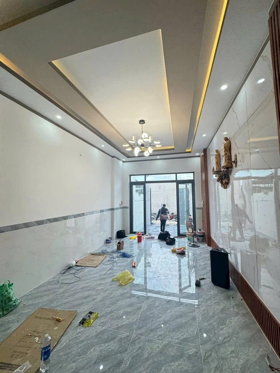Bán nhà lầu mới 140m² gần chợ, trường học 1 tỷ 750 - Ảnh thu nhỏ 2