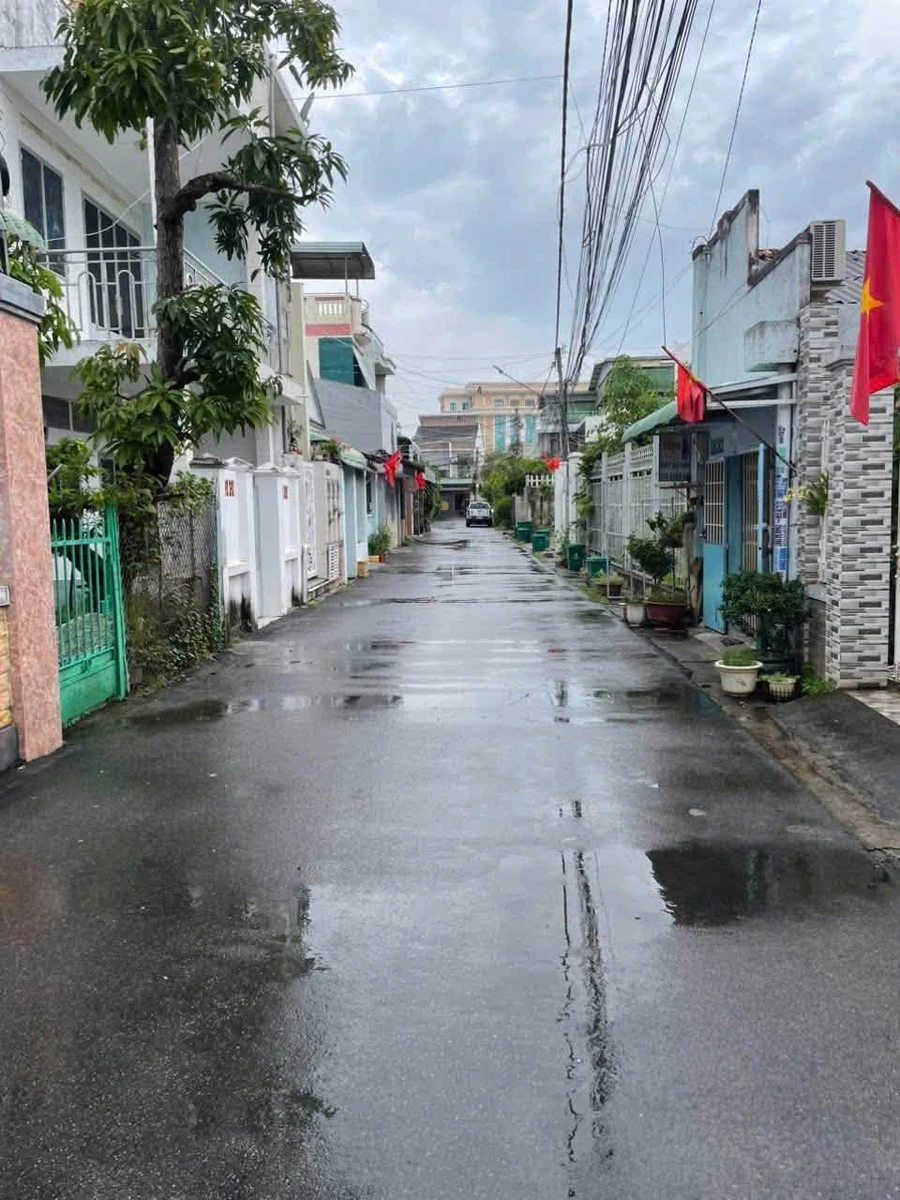 Bán nhà Bà Rịa 2 tỷ 400, 6x13,9m, 2 phòng ngủ, ô tô tới cửa - Ảnh 1